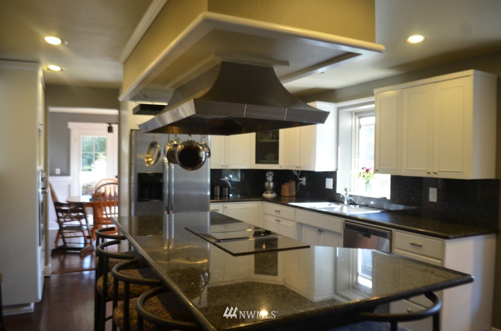 9022 Park Road Edmonds, WA 98026 - Photo 5 of 24