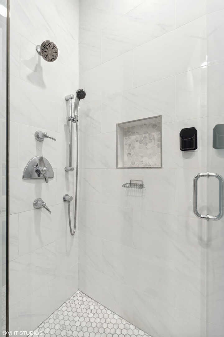 1372 North Dean Street, Unit 1 Chicago, IL 60622 - Photo 11 of 26 a bathroom with a shower