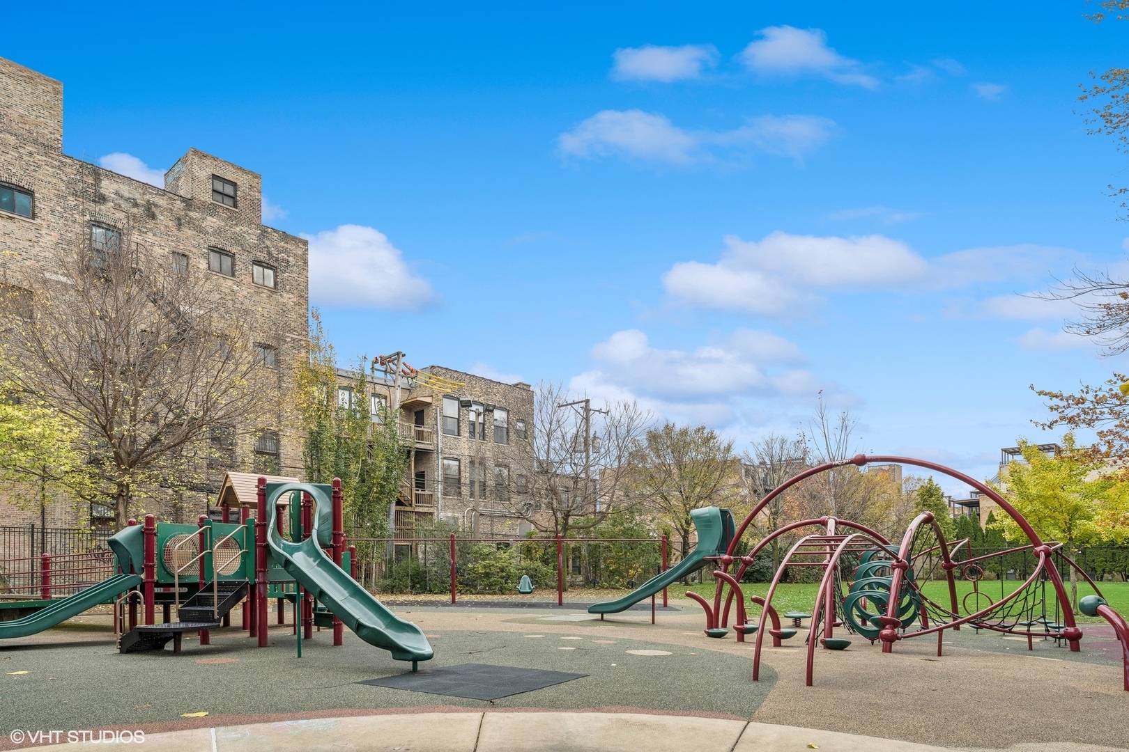 1372 North Dean Street, Unit 1 Chicago, IL 60622 - Photo 22 of 26 a view of a basketball court
