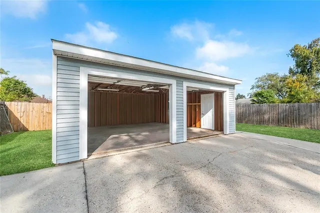 $288,000 | 708 Tullulah Avenue, River Ridge, LA 70123