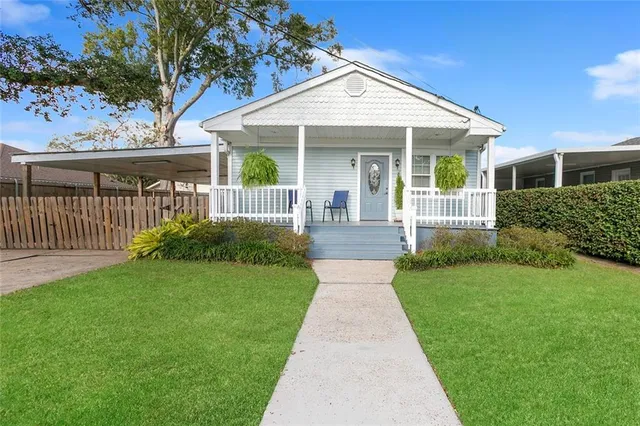 $288,000 | 708 Tullulah Avenue, River Ridge, LA 70123