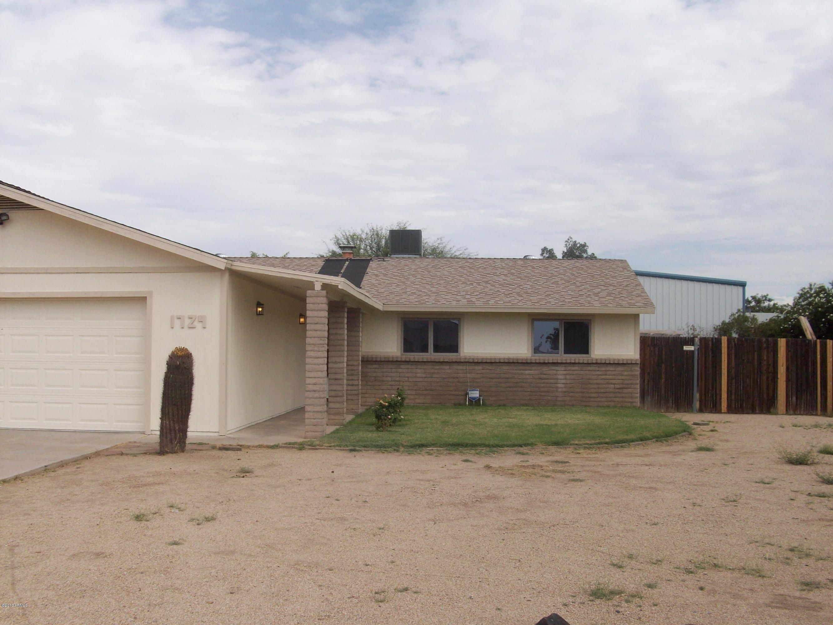 1724 West Utopia Road Phoenix, AZ 85027 - Photo 19 of 22 Front - grass and rock