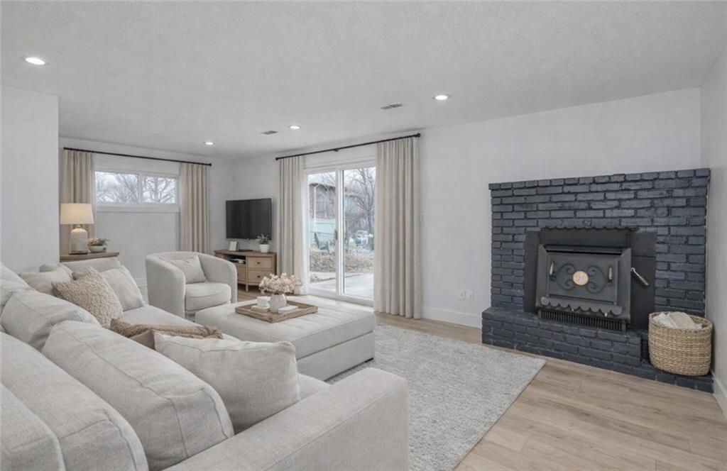 9901 Countryside Road Lenexa, KS 66215 - Photo 4 of 11