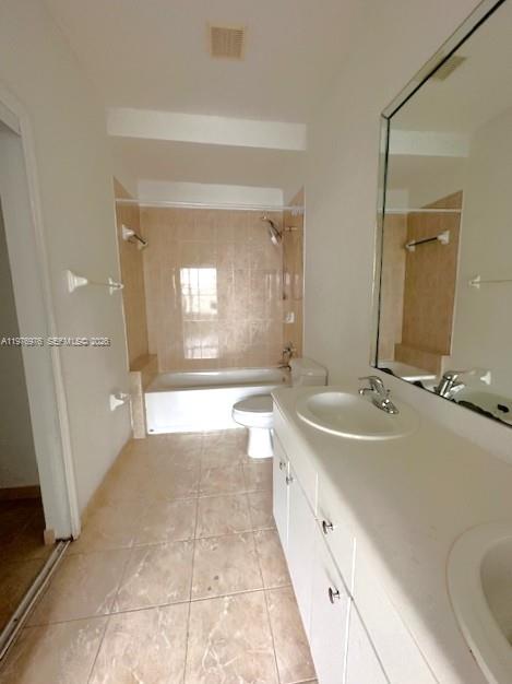 13840 Southwest 273rd Terrace Homestead, FL 33032 - Photo 6 of 9 a bathroom with a bathtub a sink and a mirror