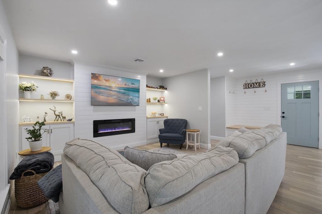 258 Union Street Hanover, MA 02339 - Photo 10 of 28