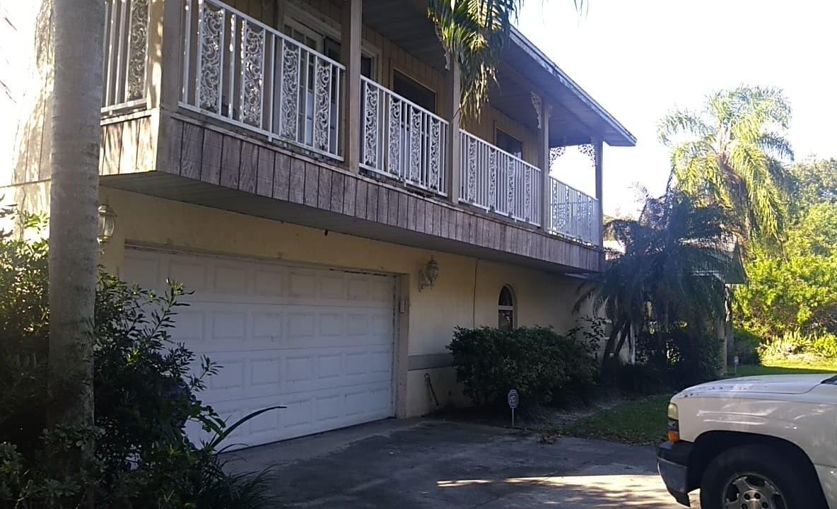 2705 Ave R Fort Pierce, FL 34947 - Photo 2 of 36 4