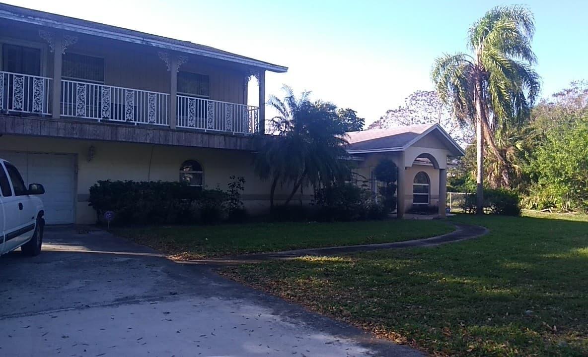 2705 Ave R Fort Pierce, FL 34947 - Photo 3 of 36 3