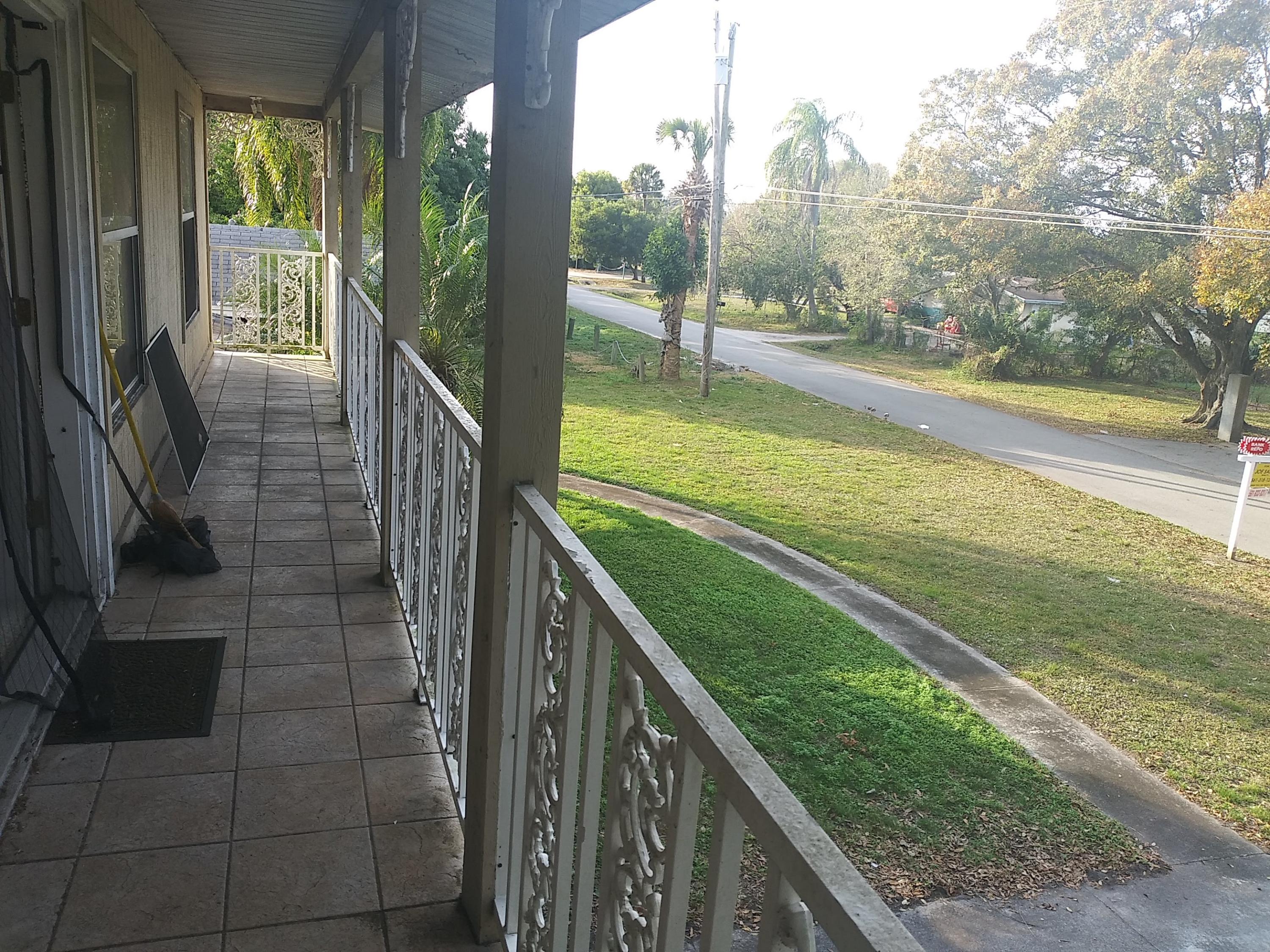 2705 Ave R Fort Pierce, FL 34947 - Photo 4 of 36 20210123_161505 (1)
