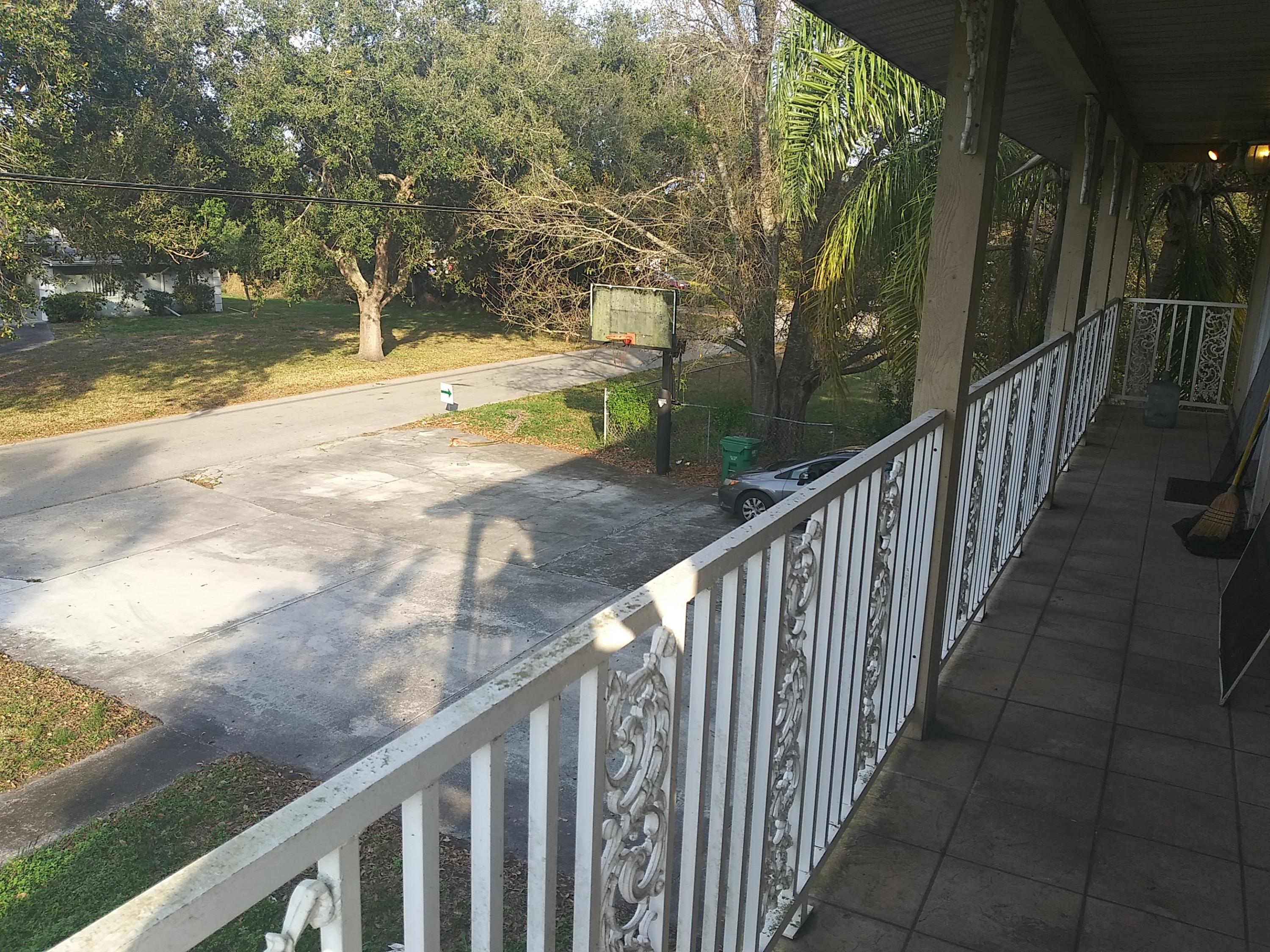 2705 Ave R Fort Pierce, FL 34947 - Photo 5 of 36 20210123_161552 (1)