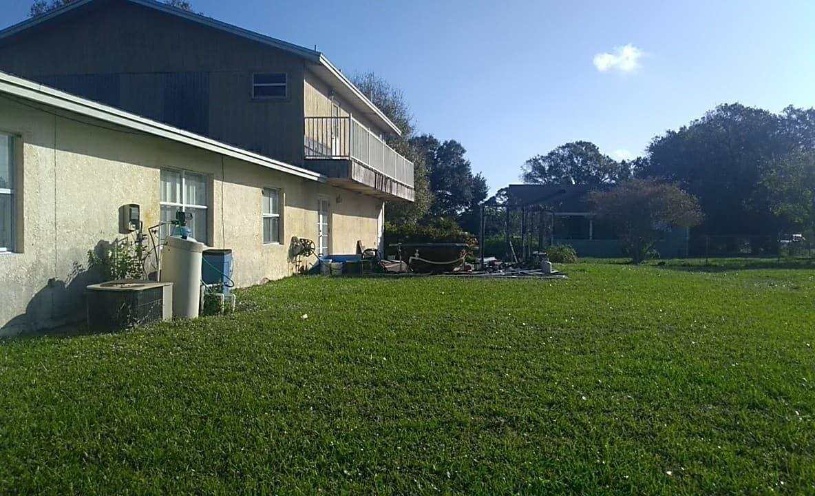 2705 Ave R Fort Pierce, FL 34947 - Photo 8 of 36 6