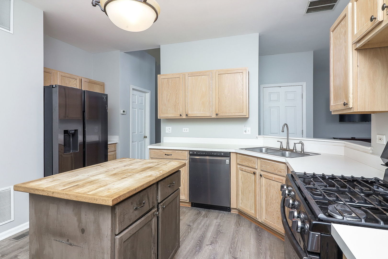 1822 Misty Ridge Lane Aurora, IL 60503 - Photo 8 of 19 Gallery Image 8