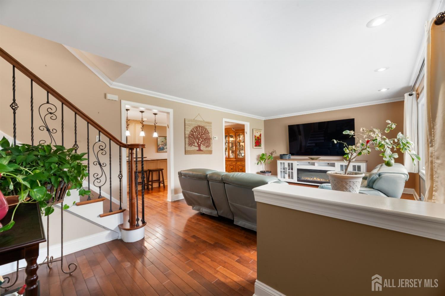 6 Hudson Road East Brunswick, NJ 08816 - Photo 3 of 29 Gallery Image 3