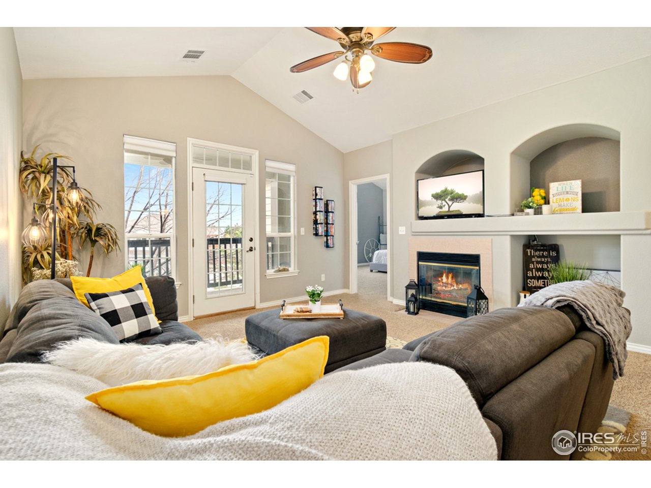 4672 West 20th Road, Unit 2123 Greeley, CO 80634 - Photo 3 of 25 Living Room