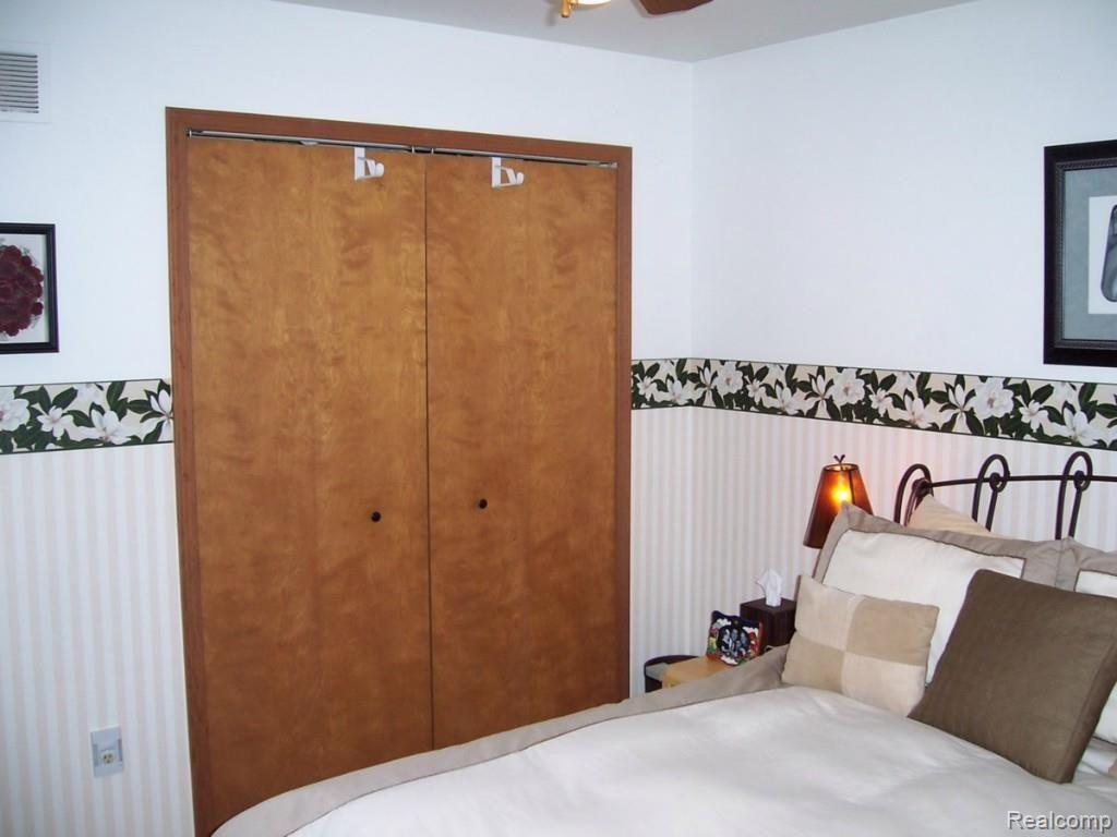 3141 Bathurst Avenue Rochester, MI 48309 - Photo 11 of 21 Master Bedroom