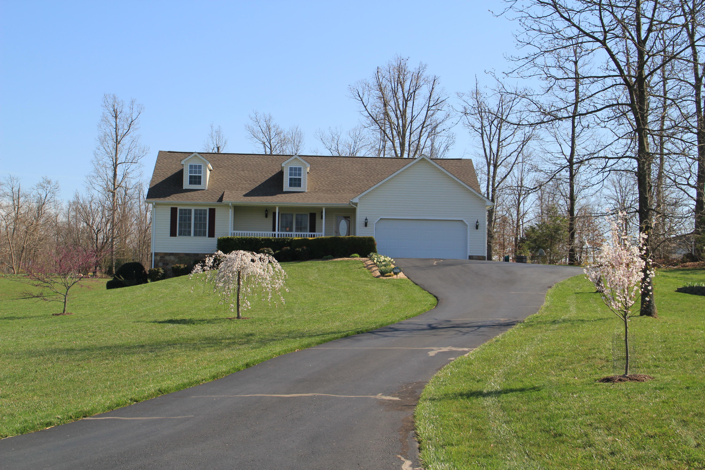 1316 Lipscomb Road Moneta, VA 24121 - Photo 1 of 13 IMG_2746