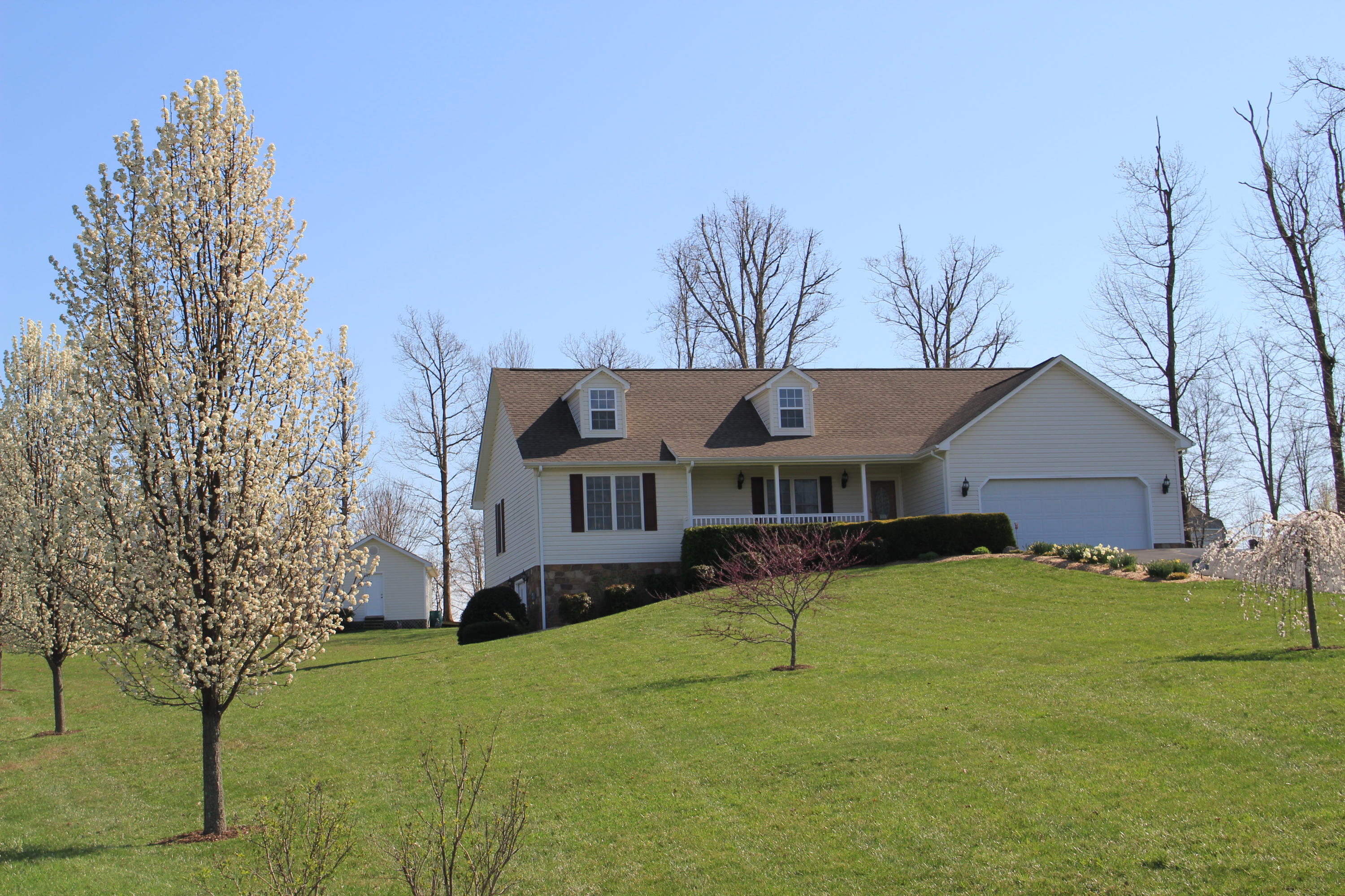 1316 Lipscomb Road Moneta, VA 24121 - Photo 4 of 13 IMG_2748