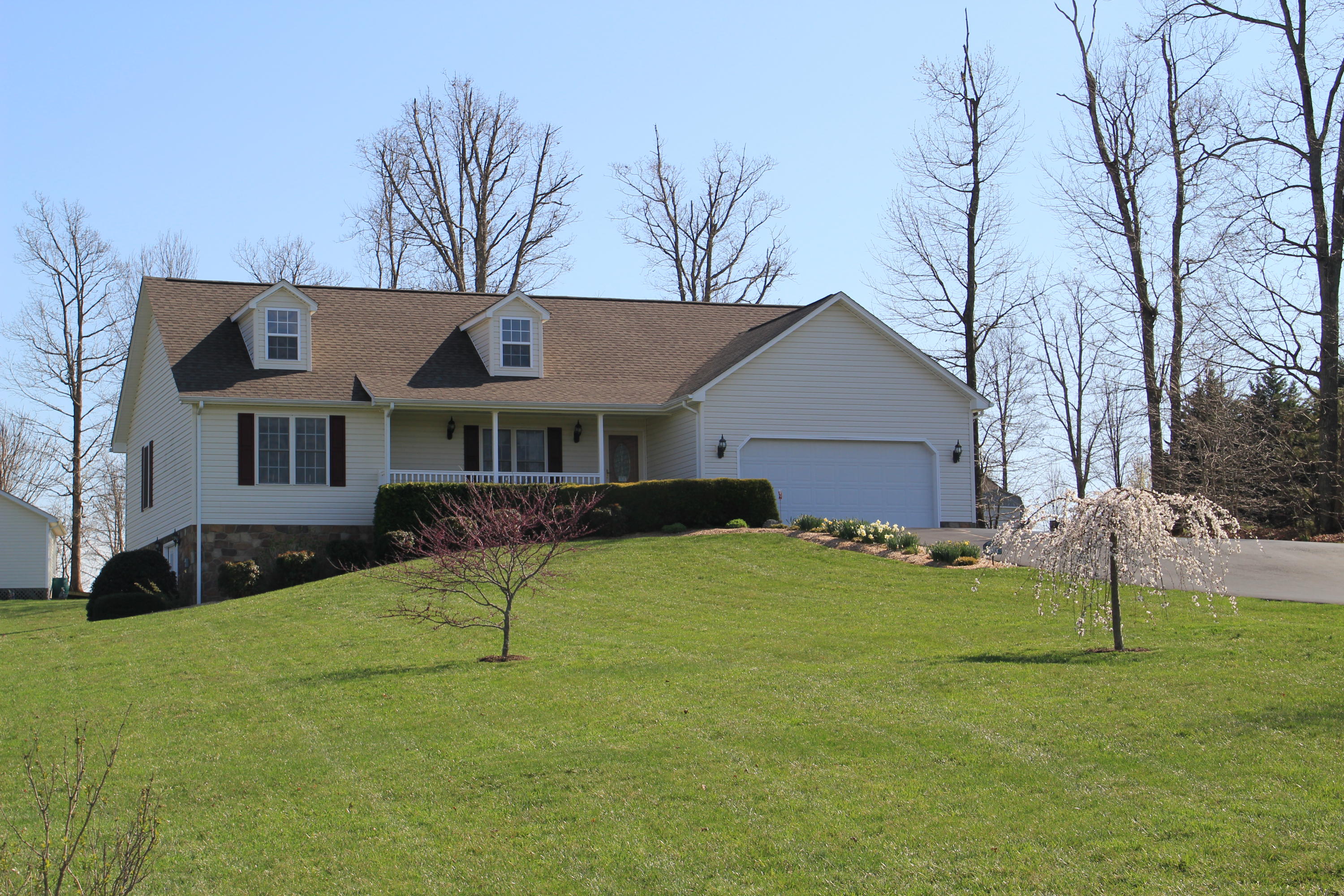1316 Lipscomb Road Moneta, VA 24121 - Photo 6 of 13 IMG_2750