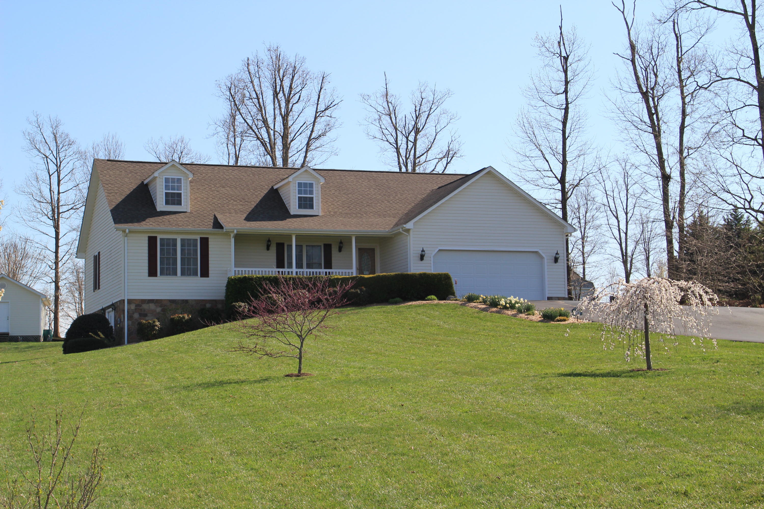 1316 Lipscomb Road Moneta, VA 24121 - Photo 7 of 13 IMG_2751