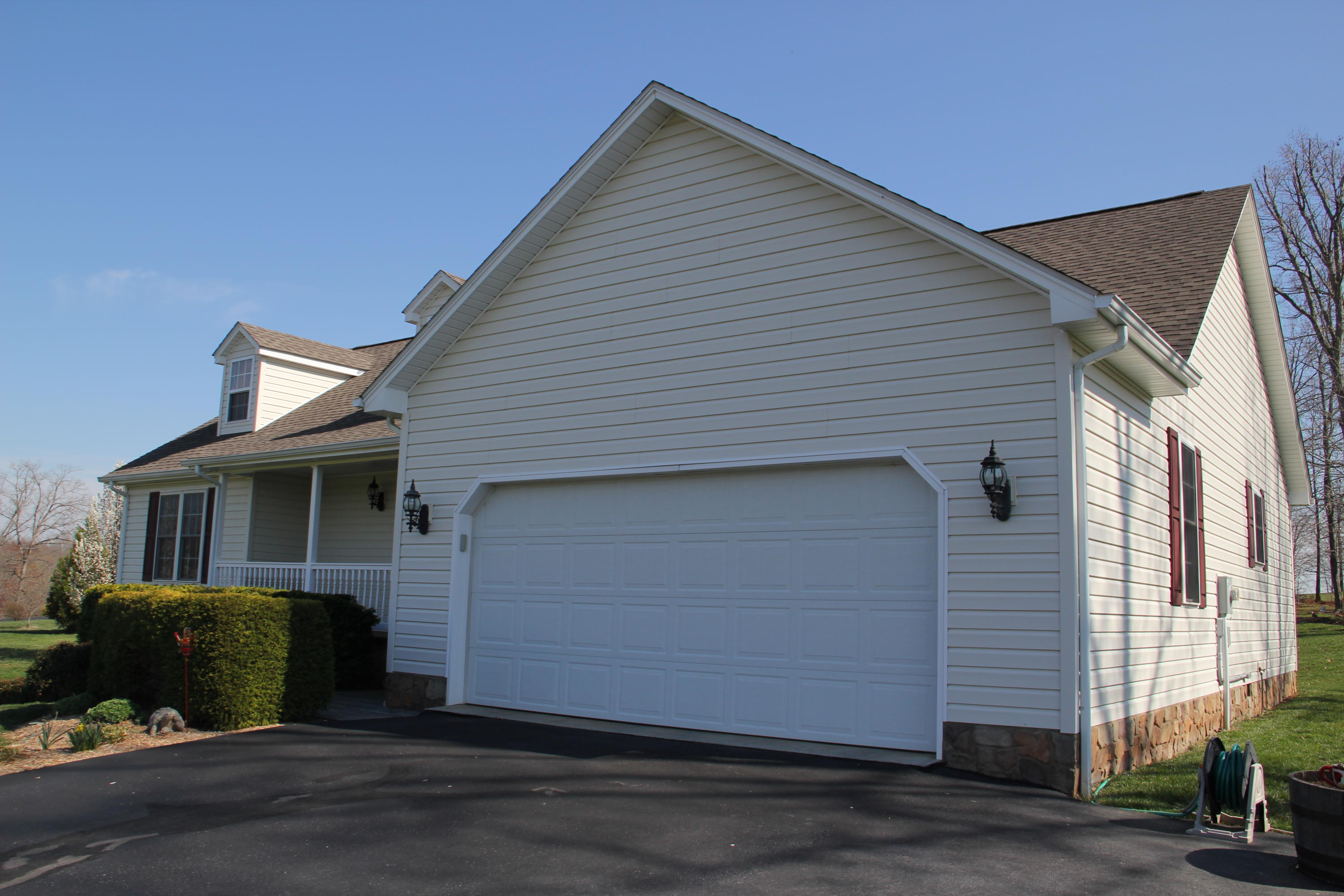 1316 Lipscomb Road Moneta, VA 24121 - Photo 10 of 13 IMG_2754