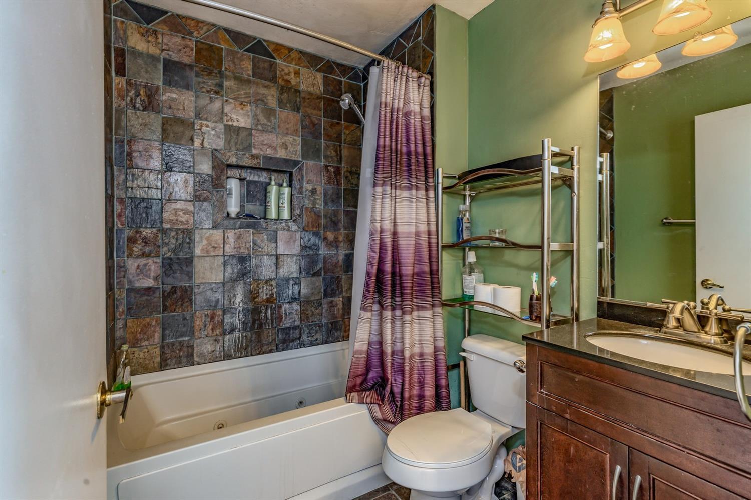 2335 Leonard Road Grants Pass, OR 97527 - Photo 14 of 26 2nd Bathroom....