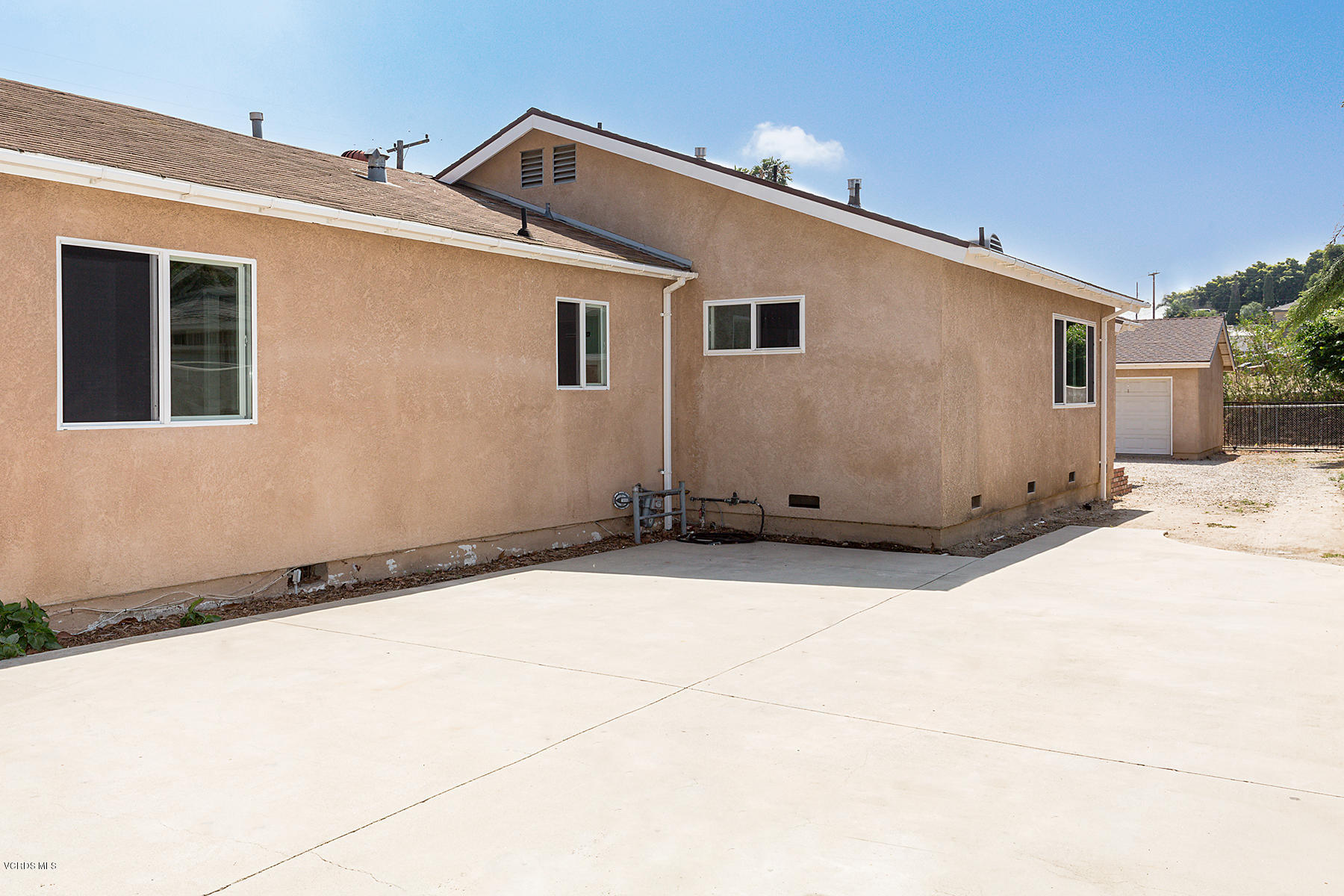 931 Walnut Canyon Road Moorpark, CA 93021 - Photo 22 of 27 a backyard of a house