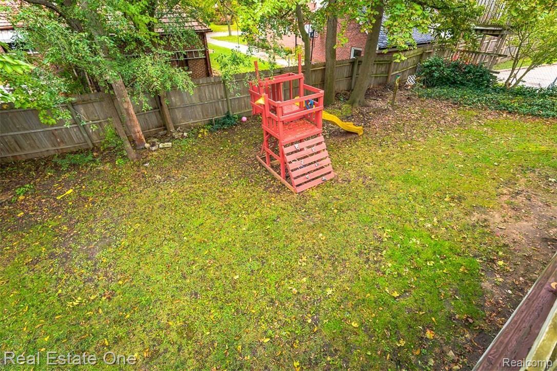 51 Cherokee Road Pontiac, MI 48341 - Photo 28 of 32 backyard