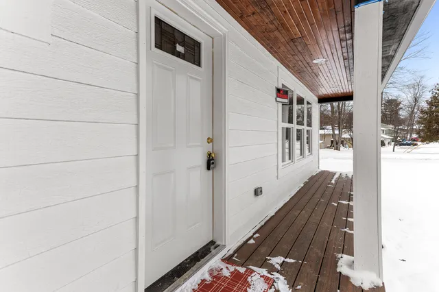 $350,000 | 1104 Tecumseh Avenue, Waterford, MI 48327