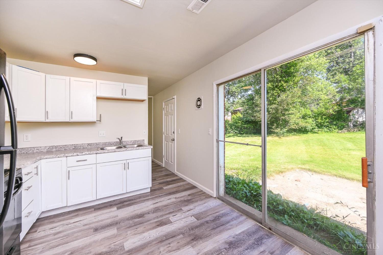 1346 Randomhill Road Cincinnati, OH 45231 - Photo 7 of 27 Gallery Image 7
