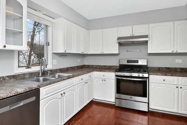 $550,000 | 806 Hillview Drive, Lemont, IL 60439