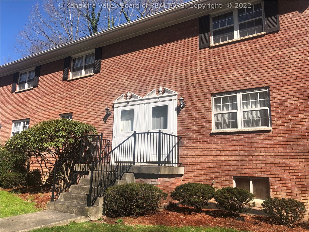 729 Castlegate Road Charleston, WV 25303 - Photo 1 of 10 Gallery Image 1