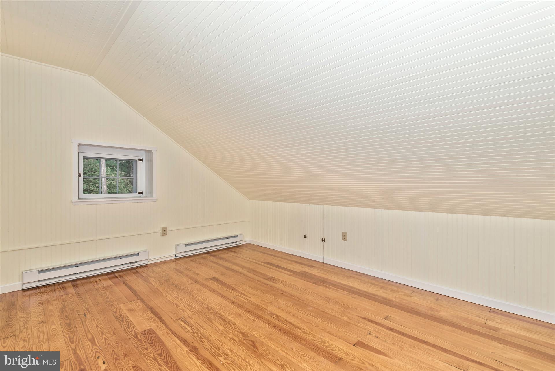 5826 Rowland Hill Road Cascade, MD 21719 - Photo 23 of 30 Bedroom