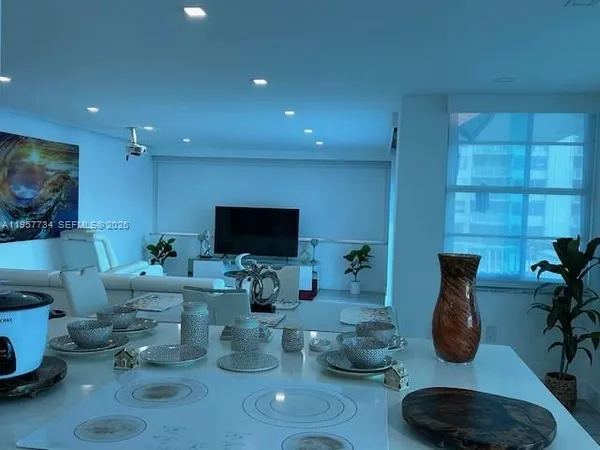 $3,050 | 18041 Biscayne Boulevard, Unit 904, Aventura, FL 33160