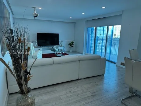 $3,050 | 18041 Biscayne Boulevard, Unit 904, Aventura, FL 33160