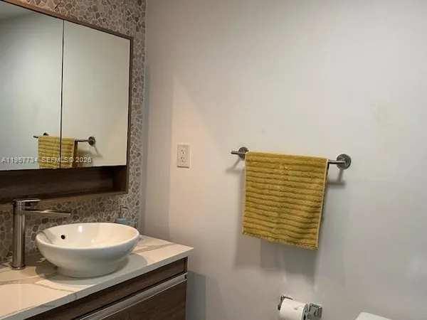 $3,050 | 18041 Biscayne Boulevard, Unit 904, Aventura, FL 33160