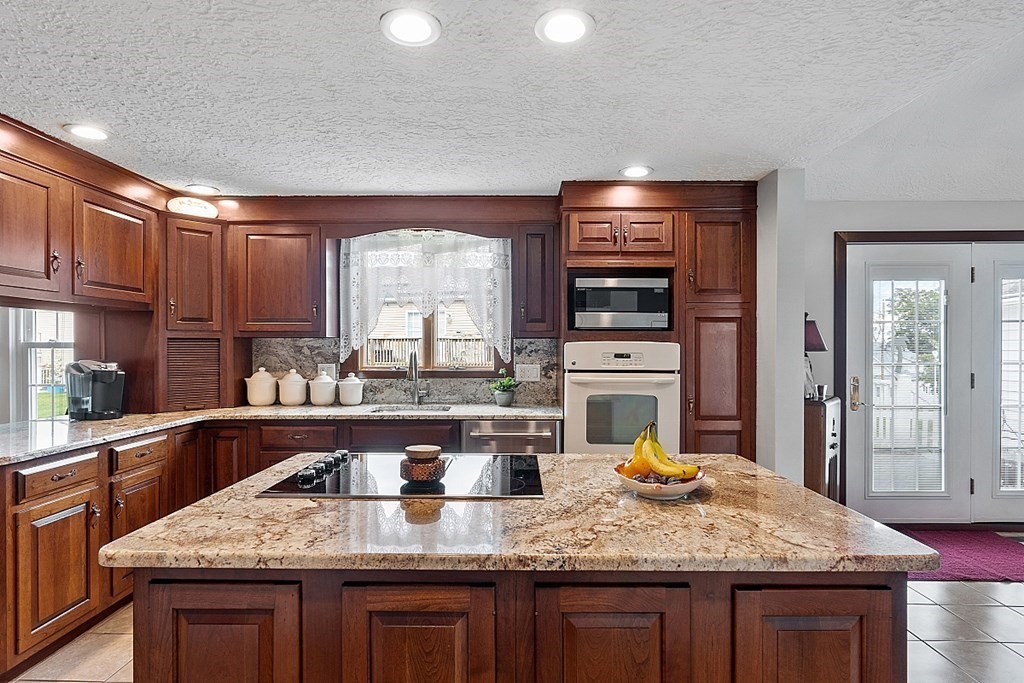 14 Wayside Road Worcester, MA 01605 - Photo 1 of 21 Gallery Image 1