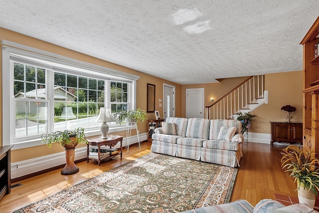 14 Wayside Road Worcester, MA 01605 - Photo 6 of 21 Gallery Image 6