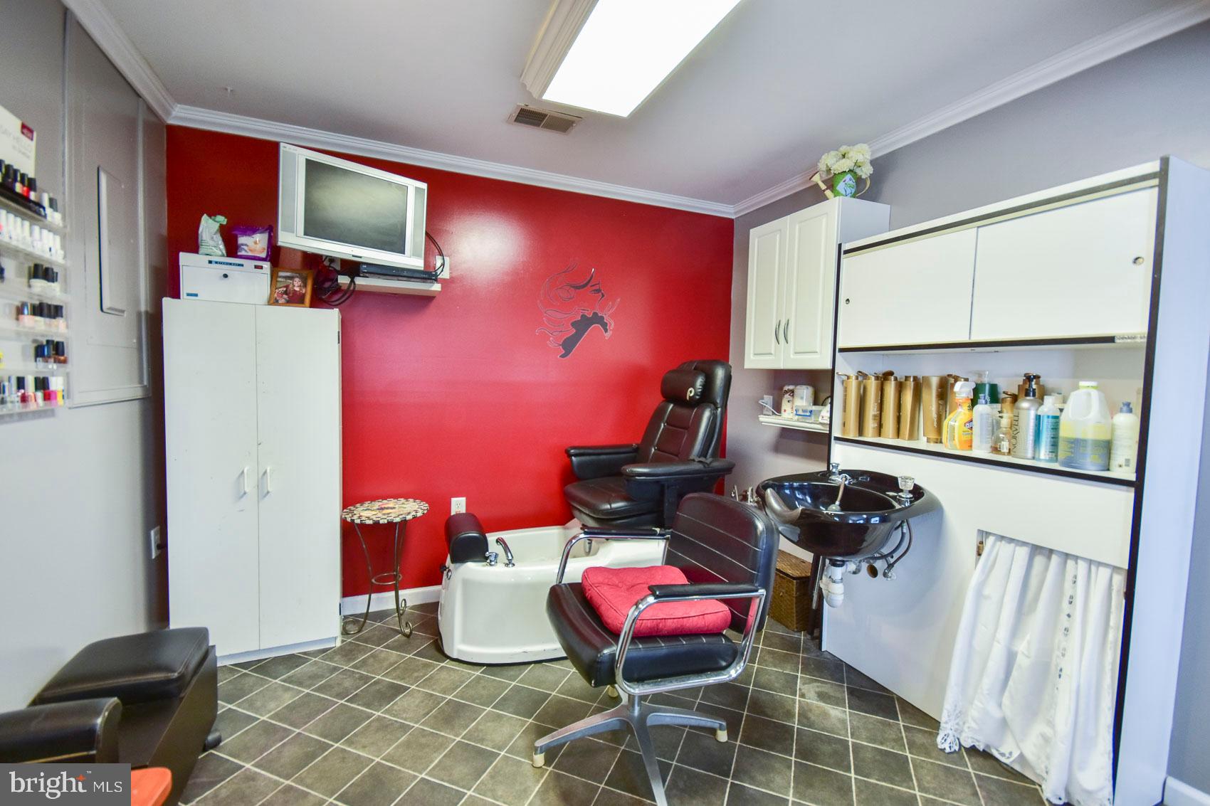 106 West 6th Avenue Ranson, WV 25438 - Photo 35 of 48 Den/Office (Currently used as a hair salon)...