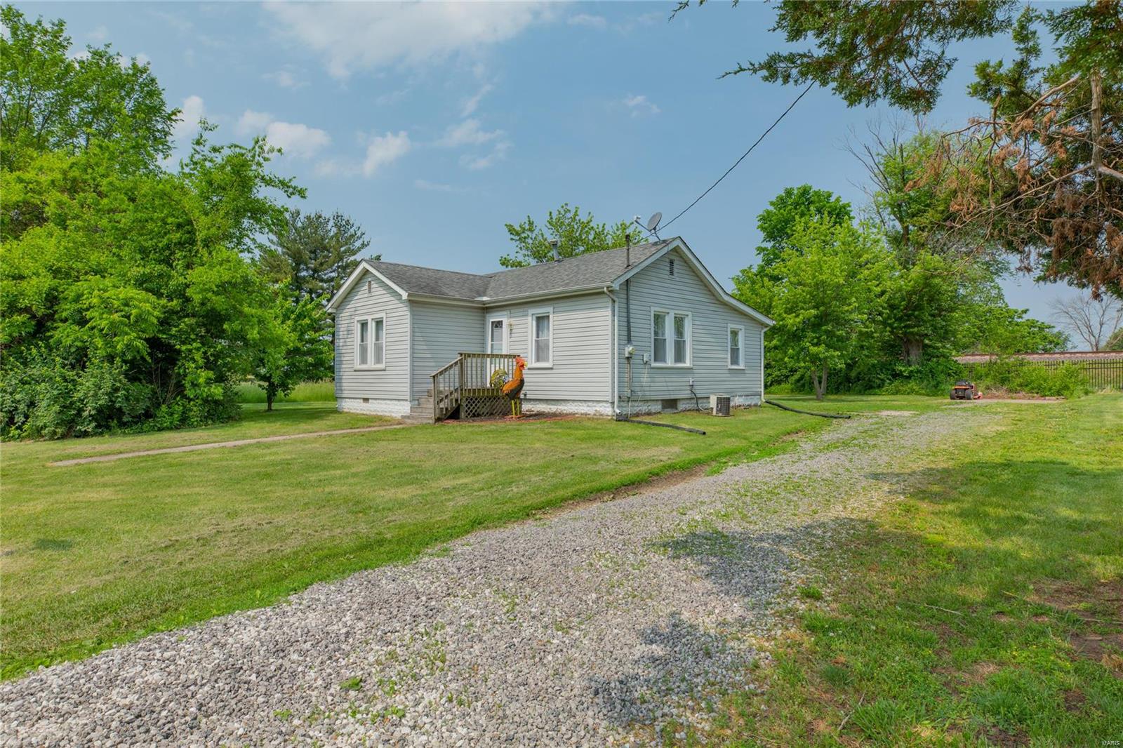 802 Randall Drive Brighton, IL 62012 - Photo 2 of 28