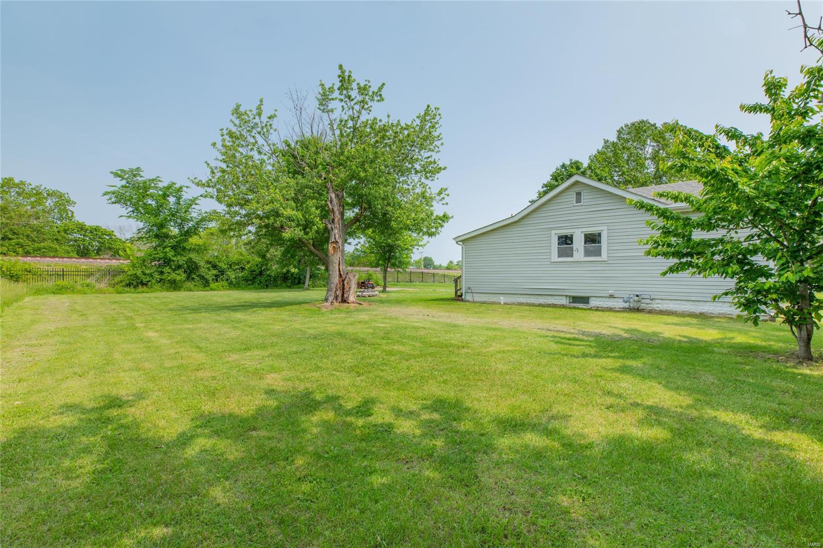 802 Randall Drive Brighton, IL 62012 - Photo 26 of 28