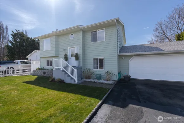 $545,000 | 2837 Riviera Boulevard, Malaga, WA 98828