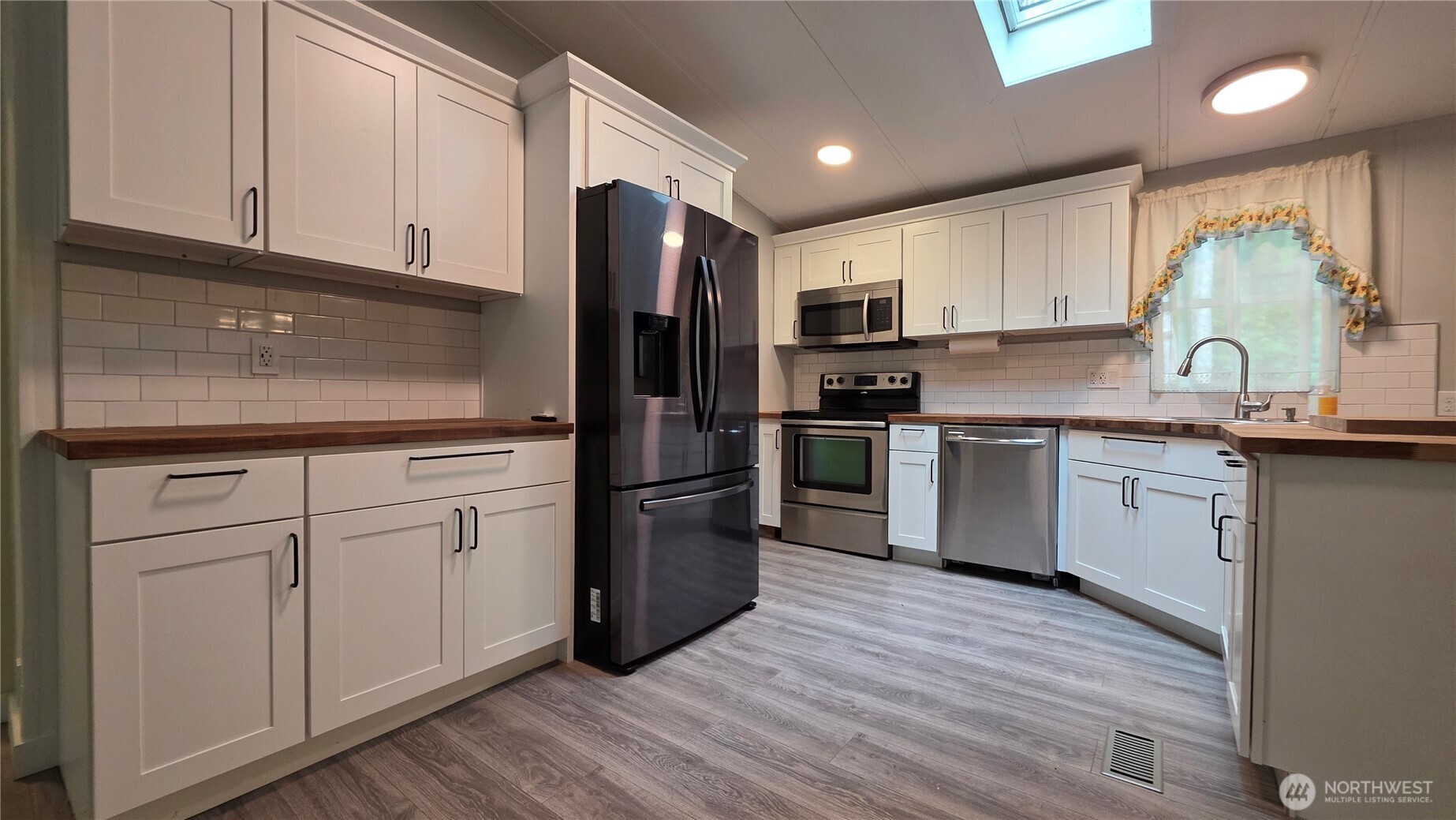 5170 Phillips Road Southeast Port Orchard, WA 98367 - Photo 12 of 39 Gallery Image 12