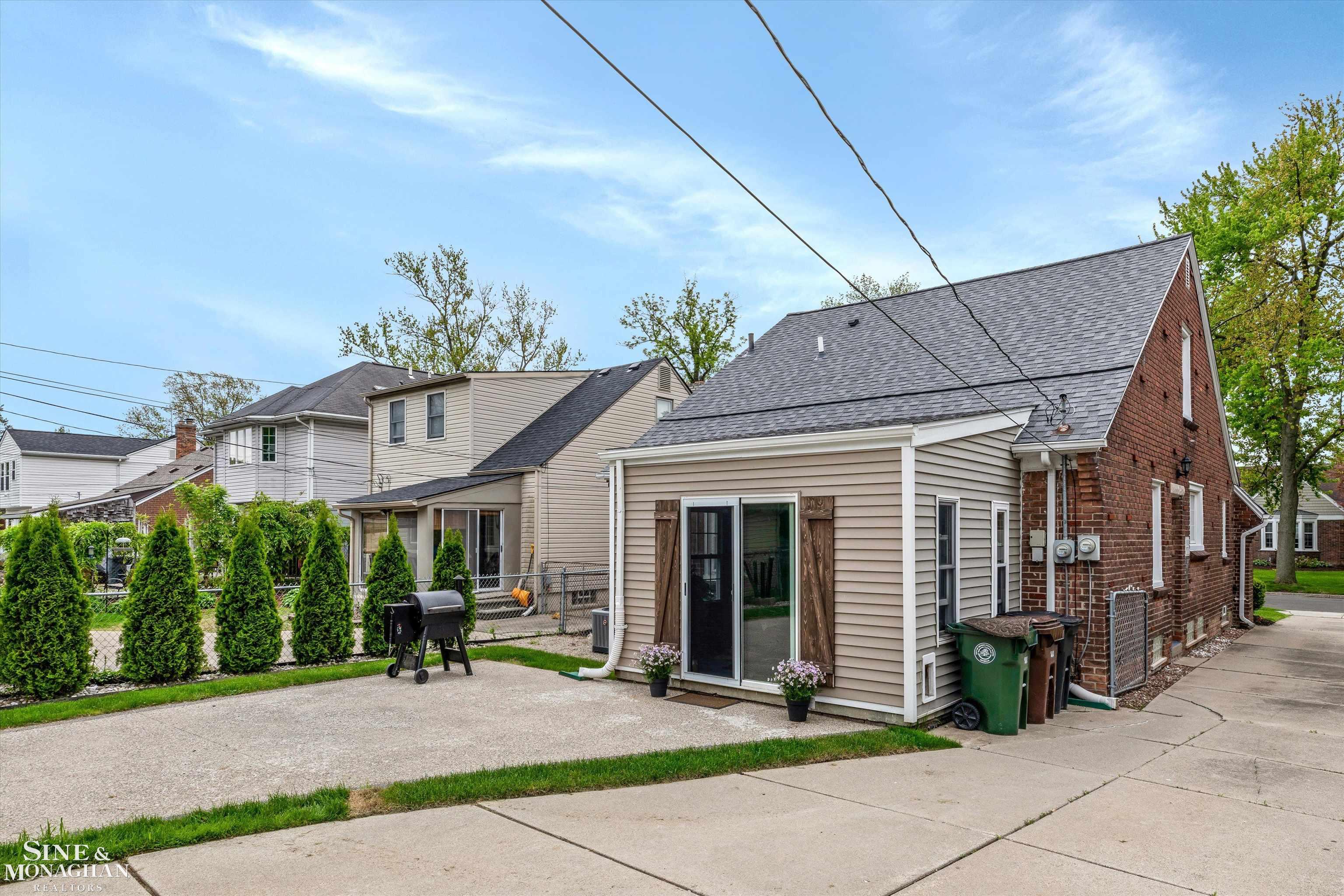 1576 Roslyn Road Grosse Pointe, MI 48236 - Photo 25 of 27