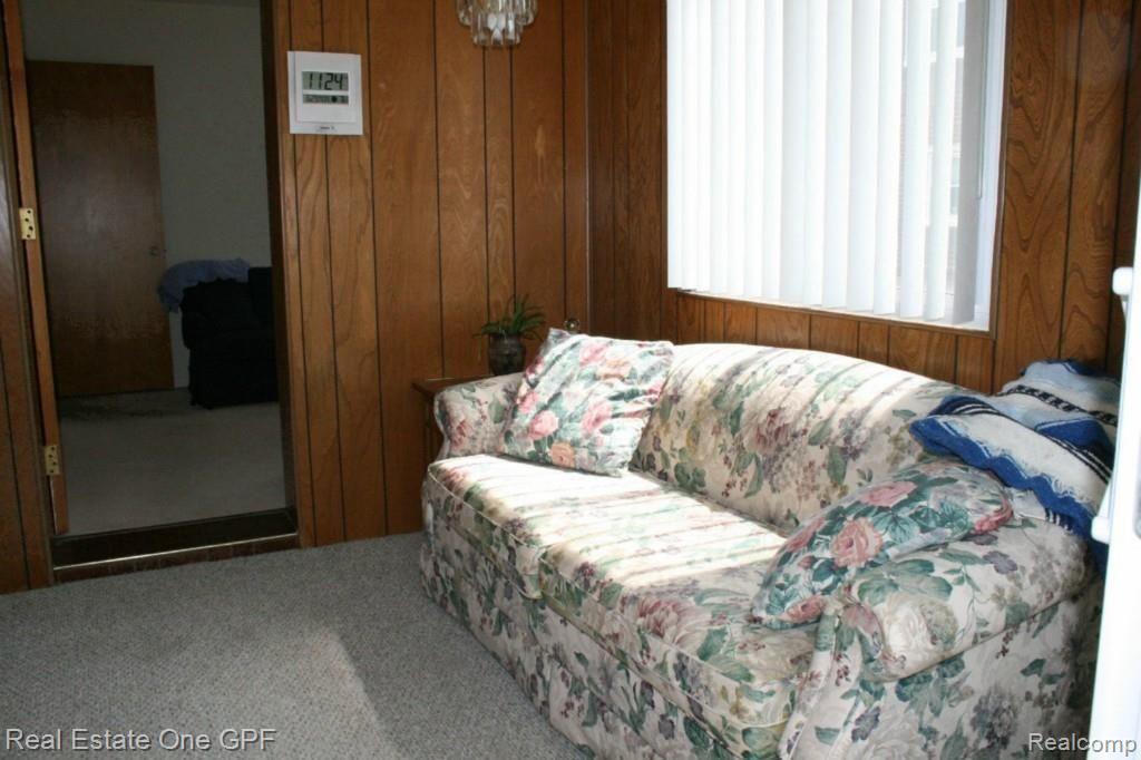 359 Ridgemont Road Grosse Pointe, MI 48236 - Photo 9 of 19 9 IMG_1590.jpg