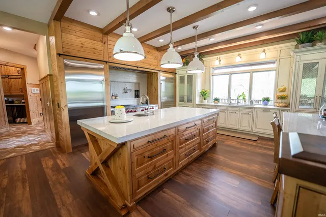 $4,800,000 | 8615 West 450 South, Hudson, IN 46747