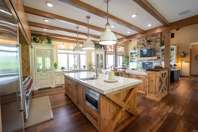 $4,800,000 | 8615 West 450 South, Hudson, IN 46747