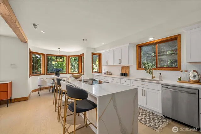 $1,880,000 | 13710 41st Avenue Northeast, Seattle, WA 98125