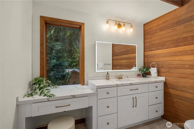 $1,880,000 | 13710 41st Avenue Northeast, Seattle, WA 98125