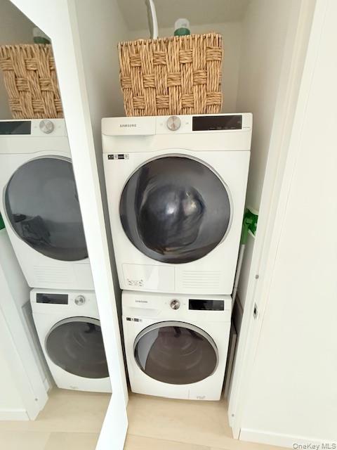 450 Washington Street, Unit 306 Manhattan, NY 10013 - Photo 6 of 33 a utility room with dryer and washer
