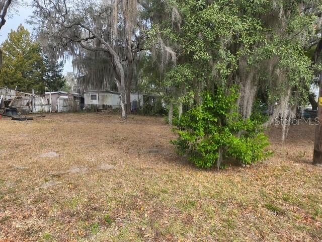 4734 North Apache Trail Hernando, FL 34442 - Photo 4 of 5 a backyard of a house with lots of green space