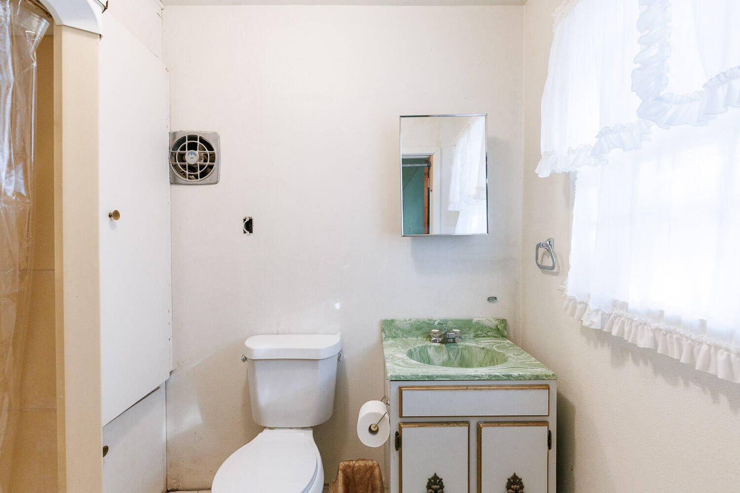 3308 37th Street Lubbock, TX 79413 - Photo 47 of 54 Guest House Bathroom